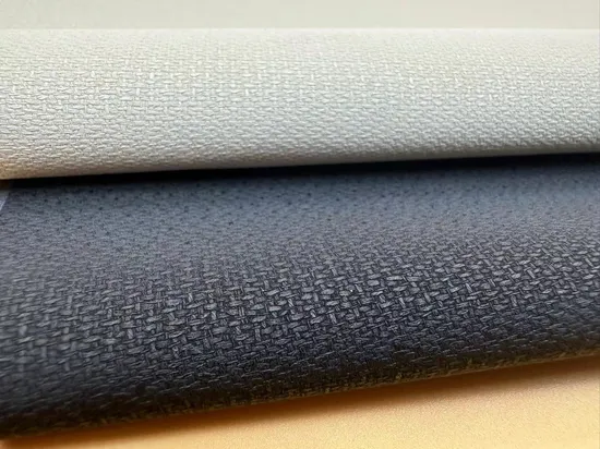 Elegante impermeable de cuero sintético para aventuras al aire libre de moda